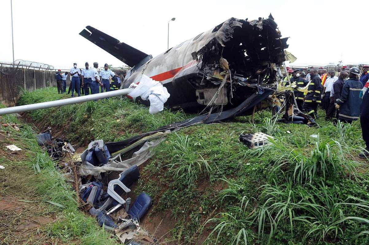 巴西私人飞机坠毁父子遇难的相关图片